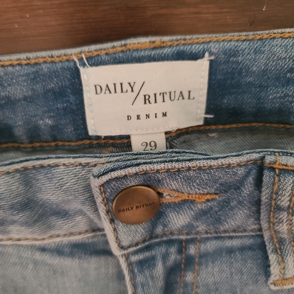 Daily Ritual Girlfriend Jeans - Picture 6 of 6